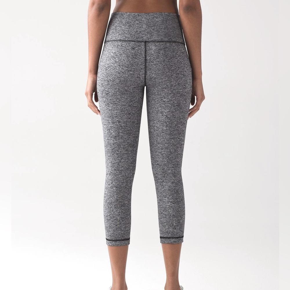 Lululemon Wunder Under High Rise Crop *23 w/luon fabric in heather - size 4